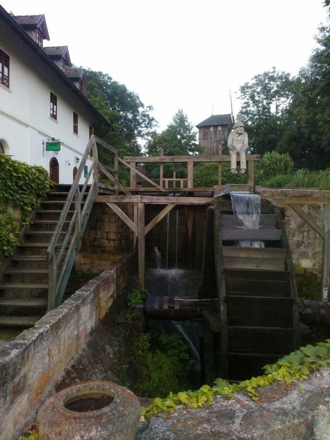 Bucicky Mlyn Hotel Rozdalovice Luaran gambar